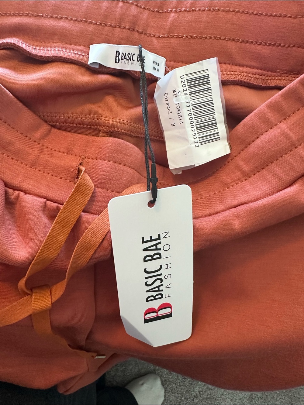 Basic Bae joggers scuba material - size medium - Picture 4 of 4